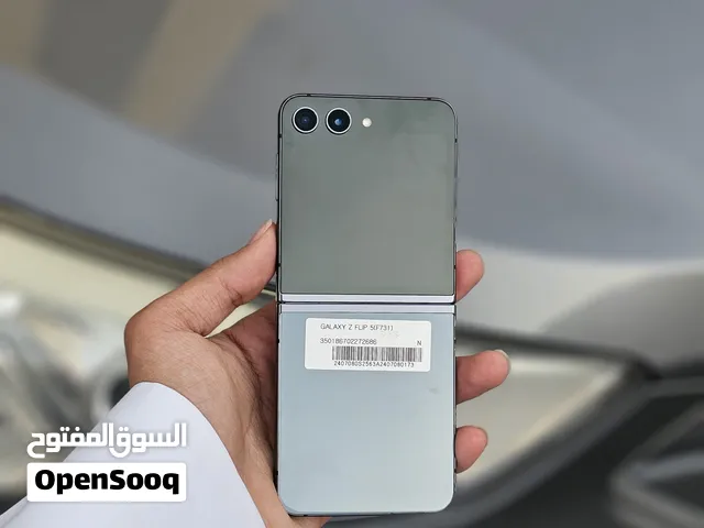 عرض خااص : Samsung Z flip 5 512gb هاتف نظيف جدا بحالة الوكالة مع ضمان و ملحقاته و بأقل سعر