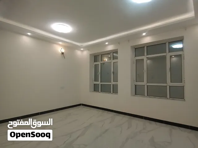 غرفتين وحمام وصاله صراميك ومطبخ جاهز بدواليبه ب70 الف دور ثاني قريب شميله