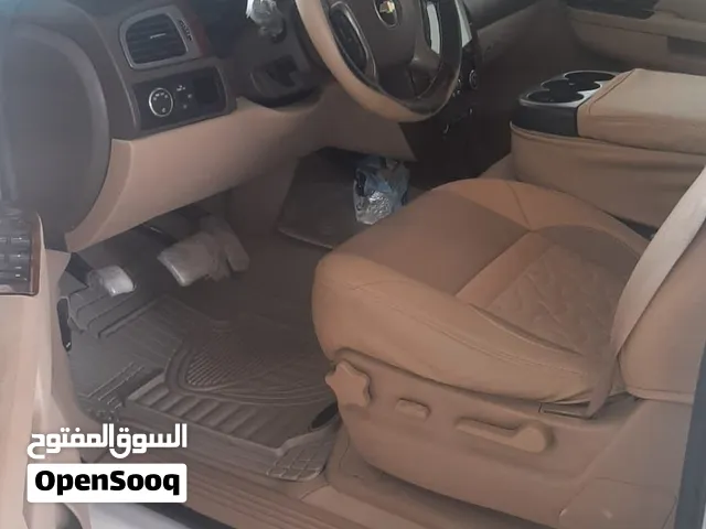 سيارة تاهو بيضاء اللون خليجي موديل 2014 عدد المقاعد 7 راكب استخدام عائلي  دواخل عسلي رقم بصرة انكليز