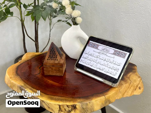 طاولة جانبية فاخرة من خشب طبيعي