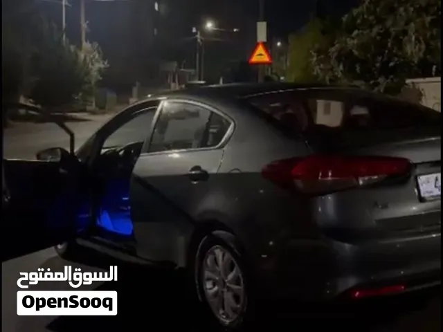 غرفة واسعة ومريحة مكيفة توصيل للمطار وداخل عمان kia k3 2017