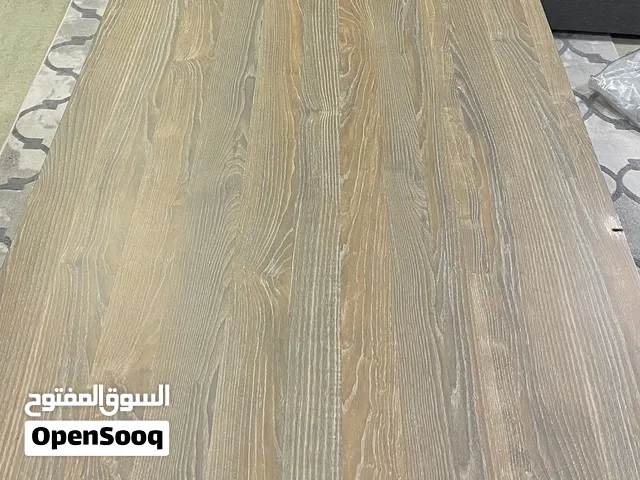 طاولة طعام