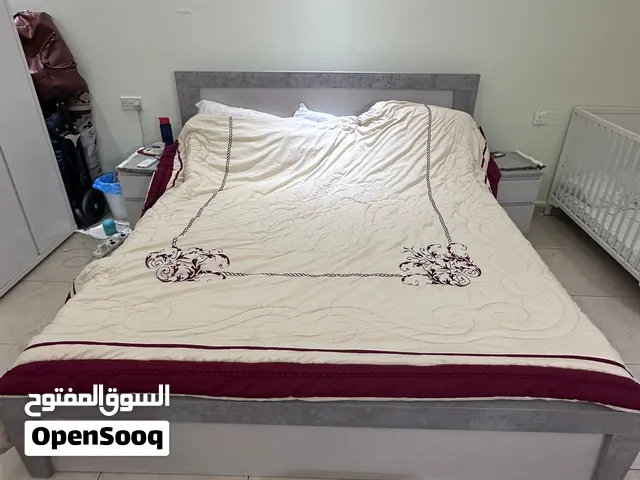 غرفة نوم كينج وطاولة تزيين و خزانة 6 أبواب وخزانة أحذية