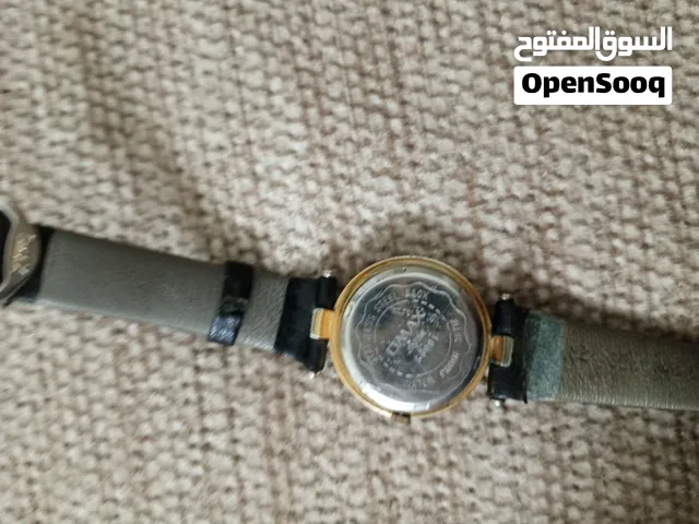 ساعات قديمه للبيع في وحده نادره مطليه ذهب