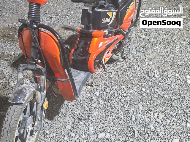 السكوتر للبيع ب 70 ريال مع سله واير شحن بطاريه جديده استعمال شهر مع الجامات واحده منكسره