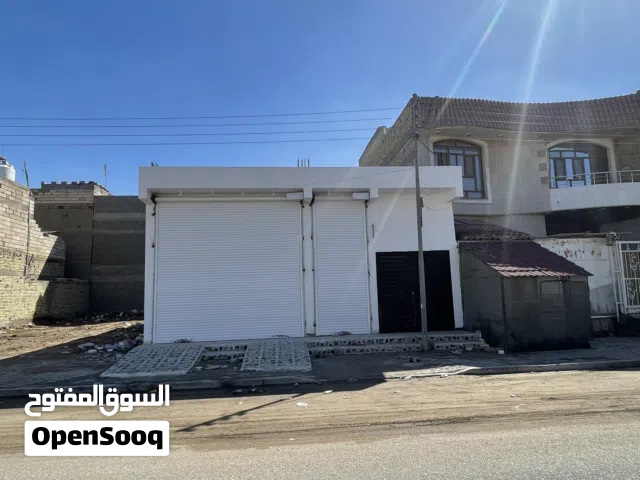 علوة مربعه 200متر للايجار تصلح مخزن او تفتحها بكيفك انت على شارع عام