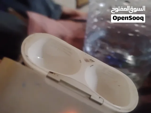 علبة  اير بودز  برو 2الجيل الثاني نظيف جدا بدون سماعات لمن فقد علبة الشحن