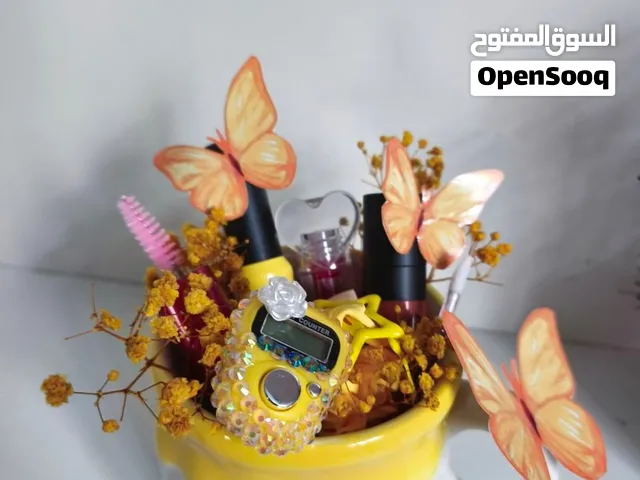 هدية لطيفه حسب الطلب كوب   محتوياته مسكاره  حمره  + صبغ اضافر كلوس+مسبحه
