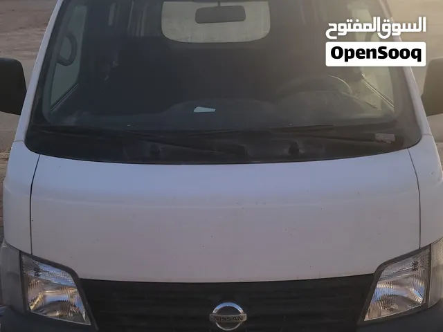 نيسان أورفان 2005 بنزين مرخصة مع مواصفات خليجية وداخلية أسود