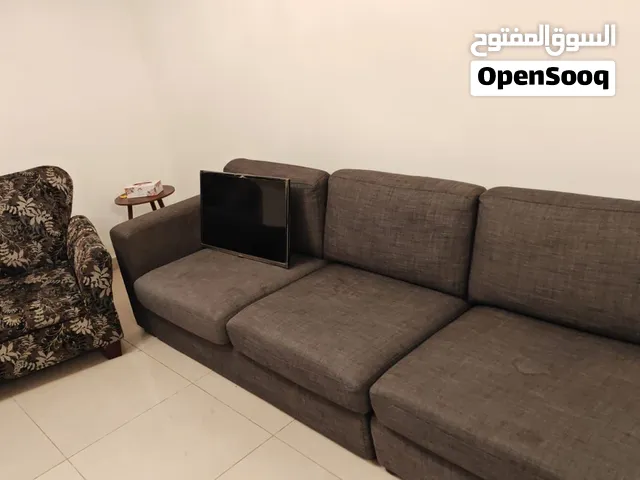 للبيع كنب مع تلفزيون 32 انش بسعري مغري