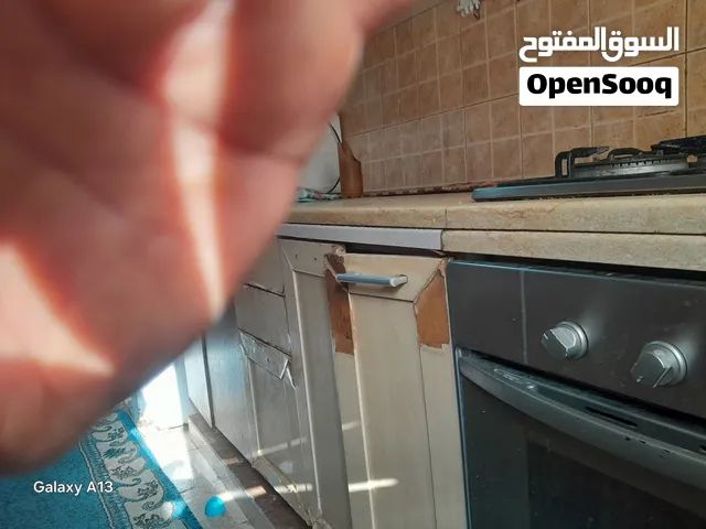 السلام عليكم عندي دولاب مطبخ البيع