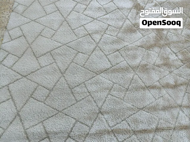 موكيت للبيع بسعر مغري المقاس 3 ونصف في 3ونصف المقاس الثاني 2 في 3