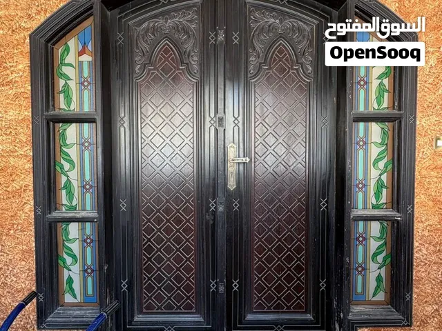 باب كبير خارجي للصالة