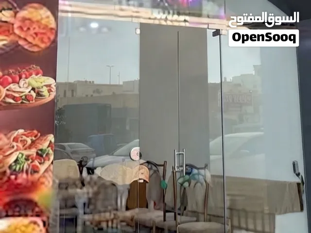 موجود مطعم للاستثمار جاهز جيب العمال وادفع مبلغ بسيط حق الكهرباء وابدا شغل علي طول