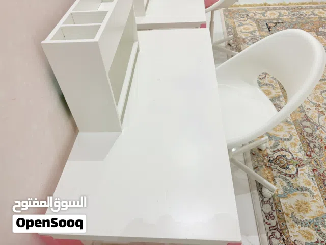 طاولة دراسه مع كرسي