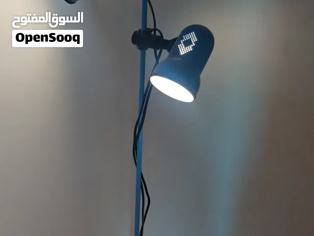 اباجورة معدنية ستاند اثنين لمبة مع شماعة ملابس بقاعدة رخام