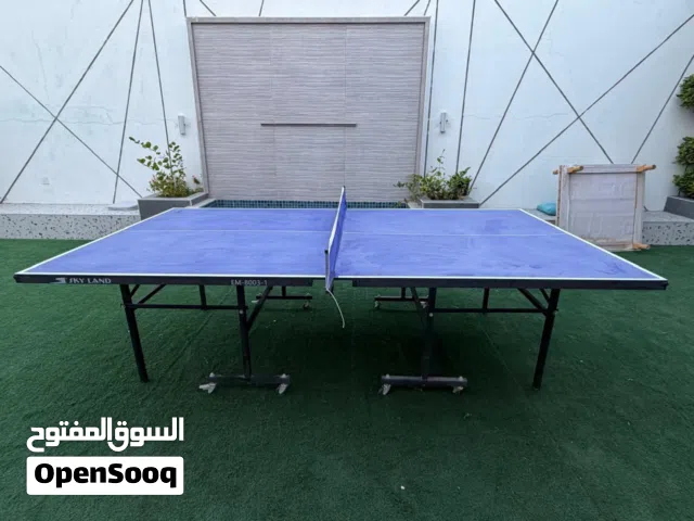 تنس طاولة بدون مضارب أو كورة
