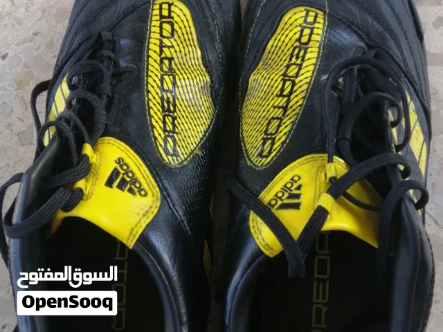 بوت حذاء كرة قدم اديداس حبيبات  نمرة 44