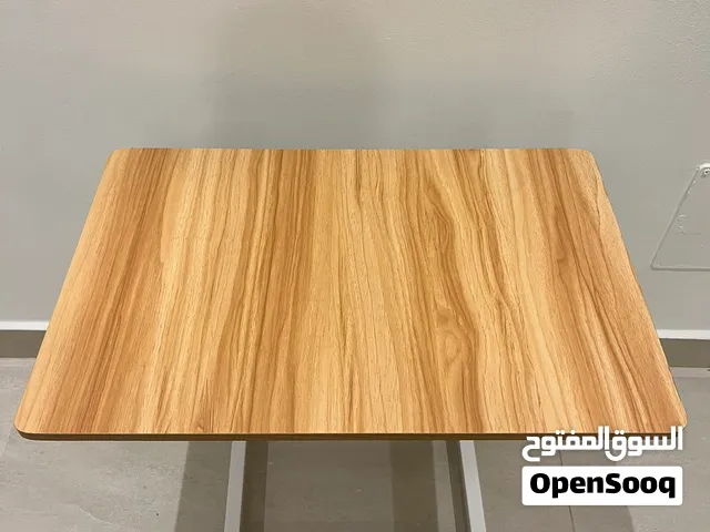 طاولة متحركة