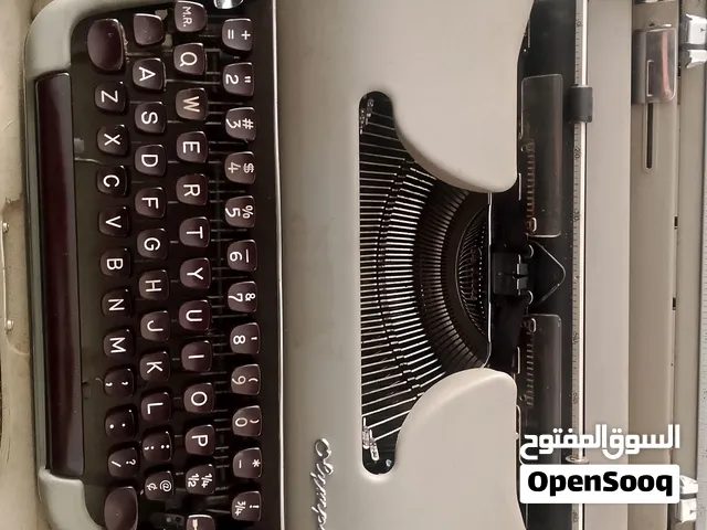 الة كاتبة لهواة الانتيك يدوية نوع الومبك الماني بحالة ممتاز .. طباعة انجليزي