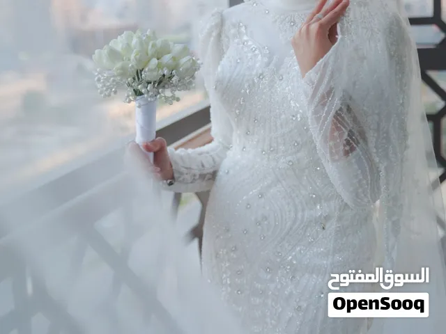 فستان زفاف فاخر بتصميم خاص مع طرحة واكستنشن – بحالة ممتازة