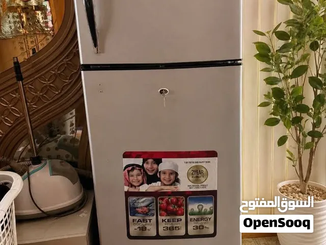 ثلاجة للبيع بيها ليك بسيط