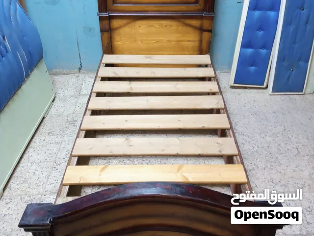 سرير متر دمياطى قوايم زان استعمال بحالة ممتازة