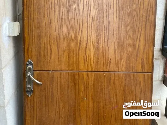 باب خشب مستعمل عدد 2  للبيع قشرة بلوط من الداخل سويد حجم