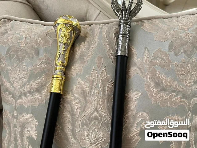 عصا رائعة مقبض جميل واحدة مقبضها ذهبي والأخرى مقبضها فضي سيلفر كما هو موضح بالصور ( جميلة. أنيقة )