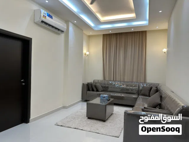 شقه واسعه للايجار اليومي( 4 غرف و 4 دورات مياة) واستديو (غرفه وصاله ودورة مياه)( مفروش نظام فندقي)