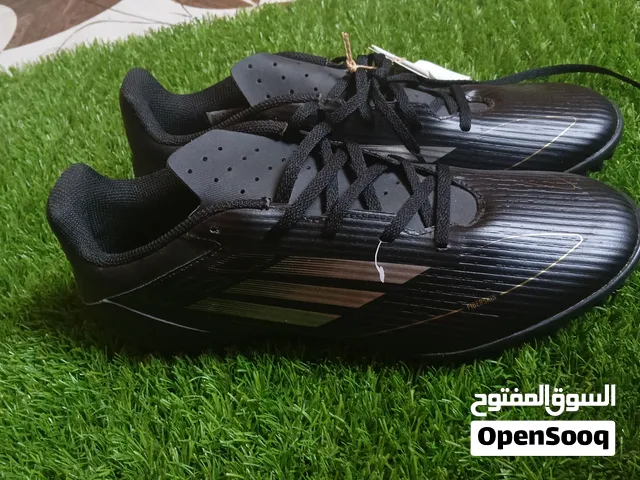 احذية رياضية للبيع