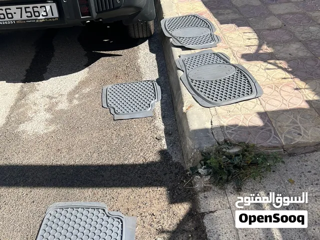 دعاسات جلد ثقيلة اشتريتهم جديد بس ما ناسبوا السيارة