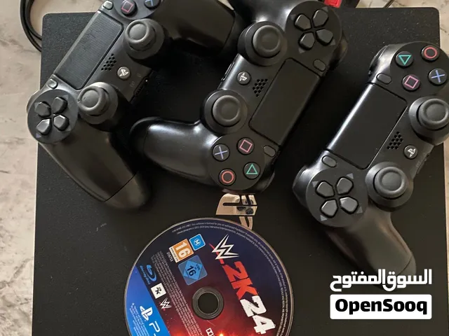 سوني 4 برو مساحة 1 تيرا بحالة ممتازة بدون خدوش + 3 يدات + شريط WWE 2K24 + حساب بلس 3 شهور