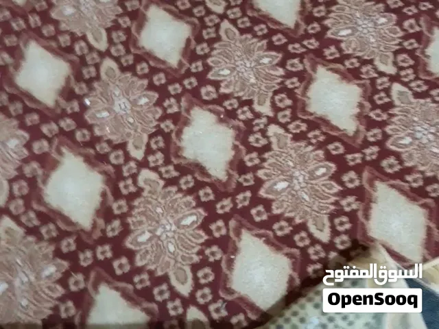 جوت(فرش)ارضيات نضيفات جد واستعمال قليل