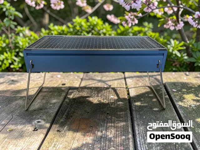 منقل شواء متنقّل على الفحم، مع أسياخ شواء، وملقط، وهواية/ Portable BBQ Coal Grill