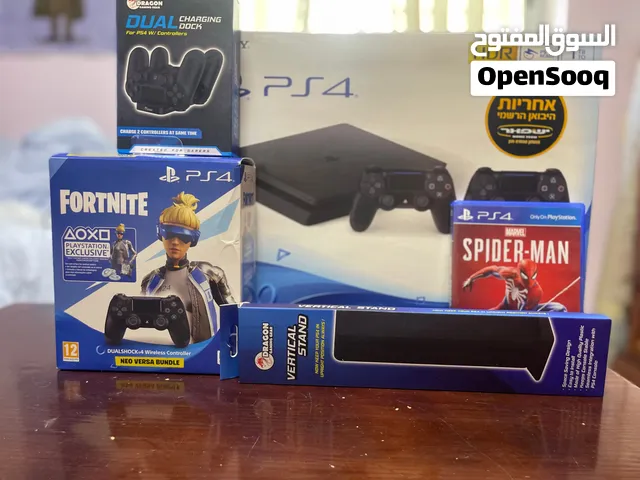 4 Playstation  بلايستيشن 4 شبه جديد اقل من 100 ساعة استخدام + لعبة اصلية+3 ايدي اصلية+ الإكسسوارات