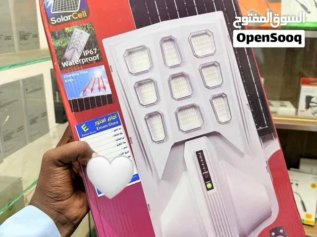 كشاف طاقة شمسية مقاوم للصدا والتأكل ومصمم للانارة