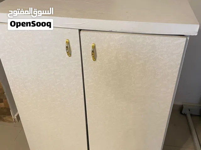 خزانة تفصيل ثقيلة ملبسة فورمايكا بحالة الجديد موجودة في البيادر ويوجد توصيل رمزي
