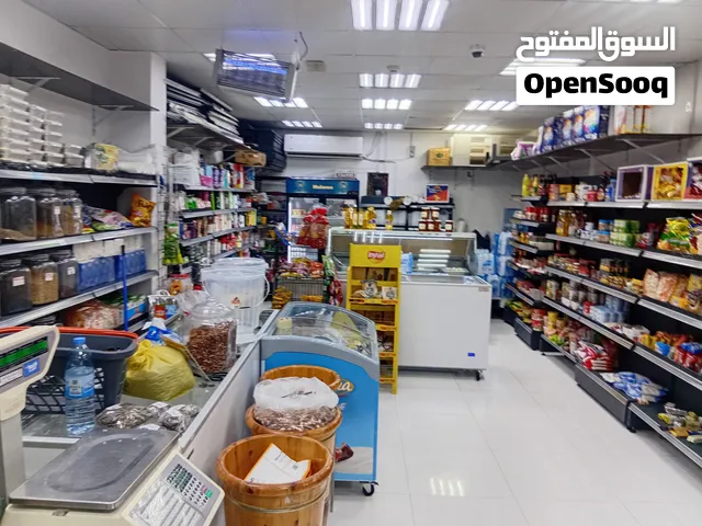 مخل تجاري للبيع بأدوات واغراضه