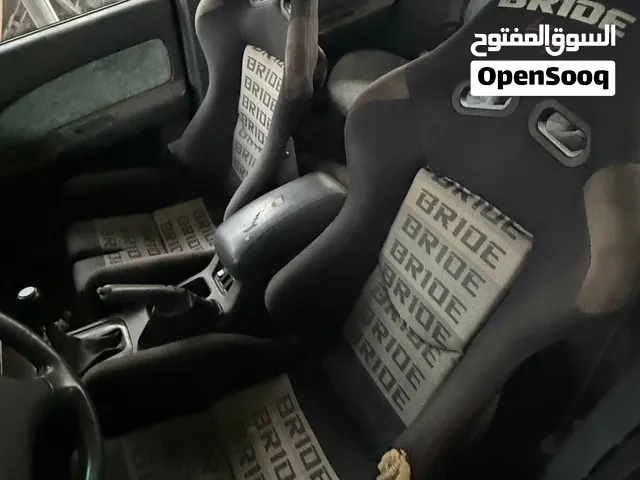مقاعد سيارات مستعملة بجودة جيدة للاستخدام اليومي