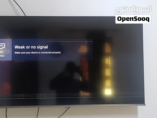 شاشة مكسورة تباع للاستفادة من قطع الغيار