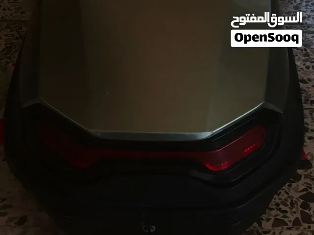 صندوق للدرجات والسكوترات مع قواعدو فخم بلون مميز