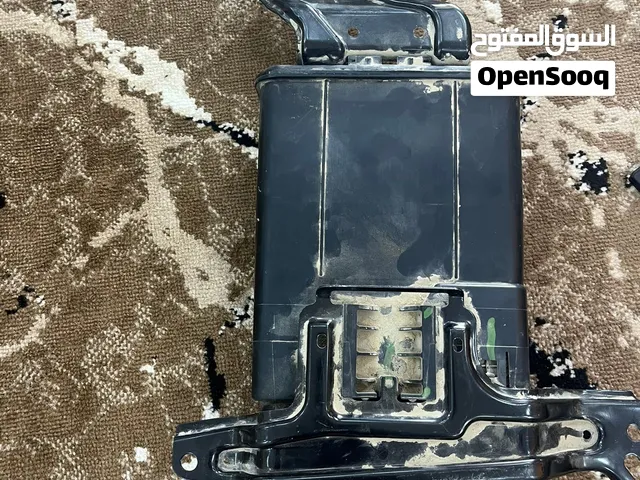 قطع غيار كامري + مورسدس . للبيع
