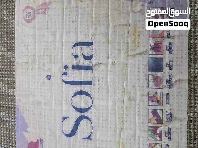 سجادة تركي لون بني مستعملة وبحالة ممتازة