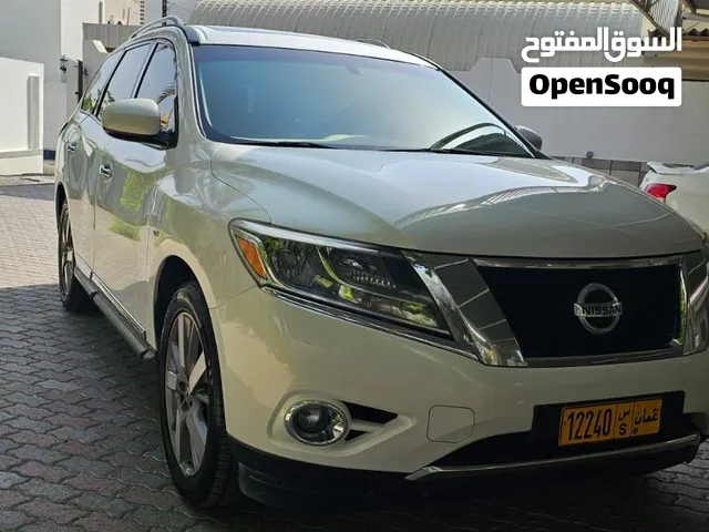 Used Nissan Pathfinder in Al Dakhiliya