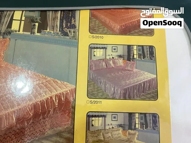مفرش سرير. للعروسة