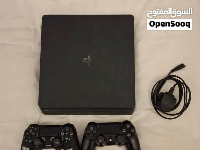 Playstation 4 slim نضيف جدا استكرات وكالته   مساحته 500 GB توابعه شريطين وواير وكالته وكنترولرين
