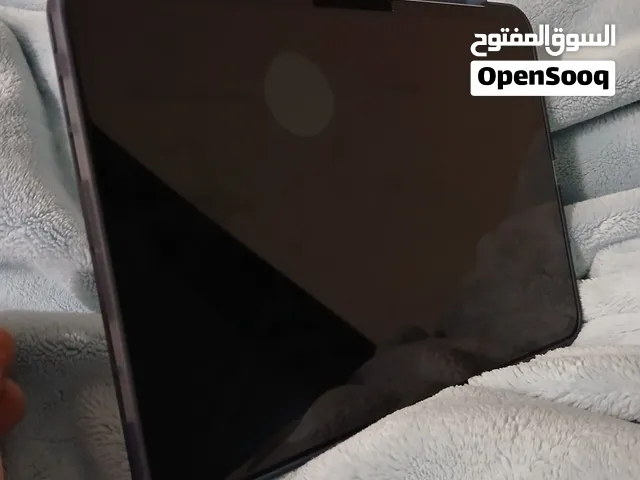 ايباد برو 13 m5 11 inch appleمستعمل مع غلاف و شاشة حماية