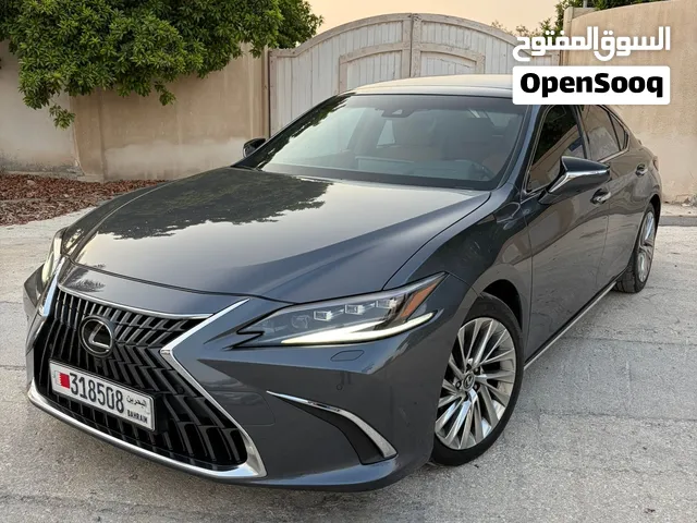 2022 Lexus ES350 Executive Plus+ Low mileage / under warranty / original paint