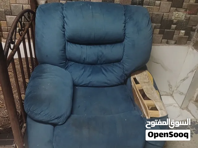 يوجد كرسي ريكلاينر